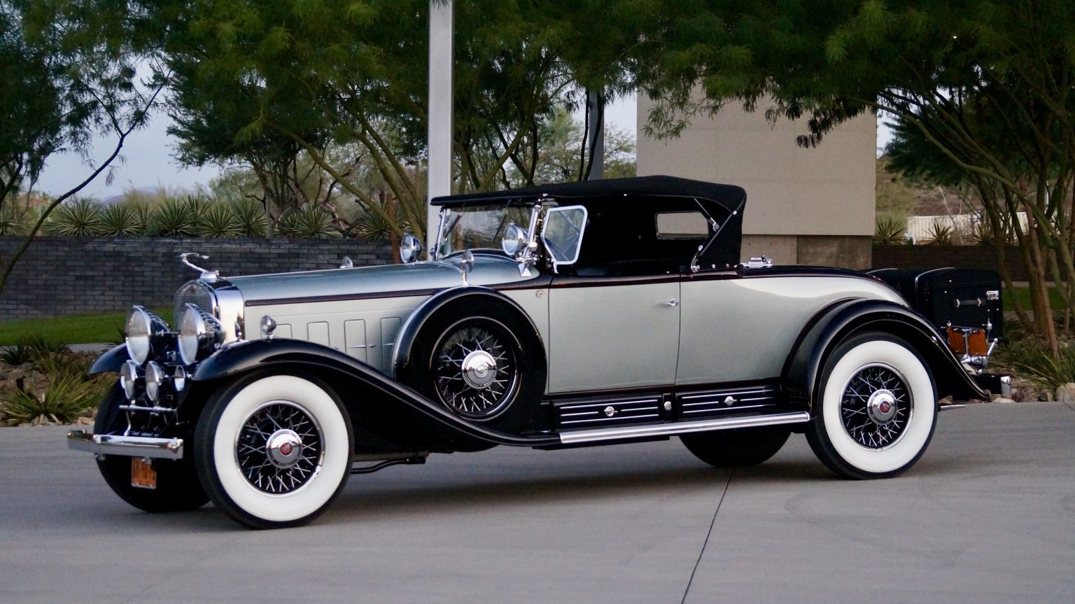 1930 Cadillac Series 452 V16 Roadster - Classic Promenade