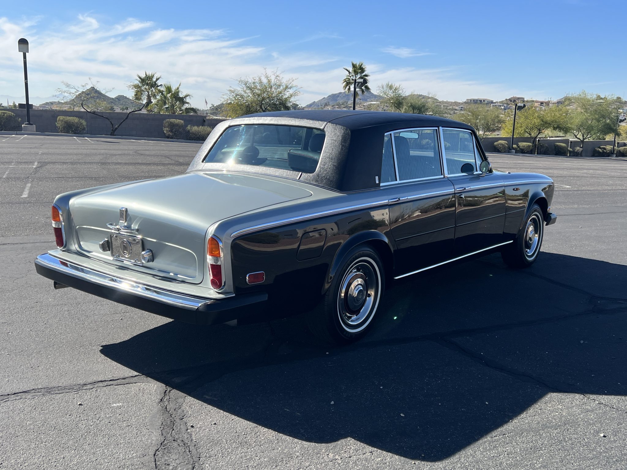 1975 Rolls-Royce Silver Shadow LWB - Classic Promenade