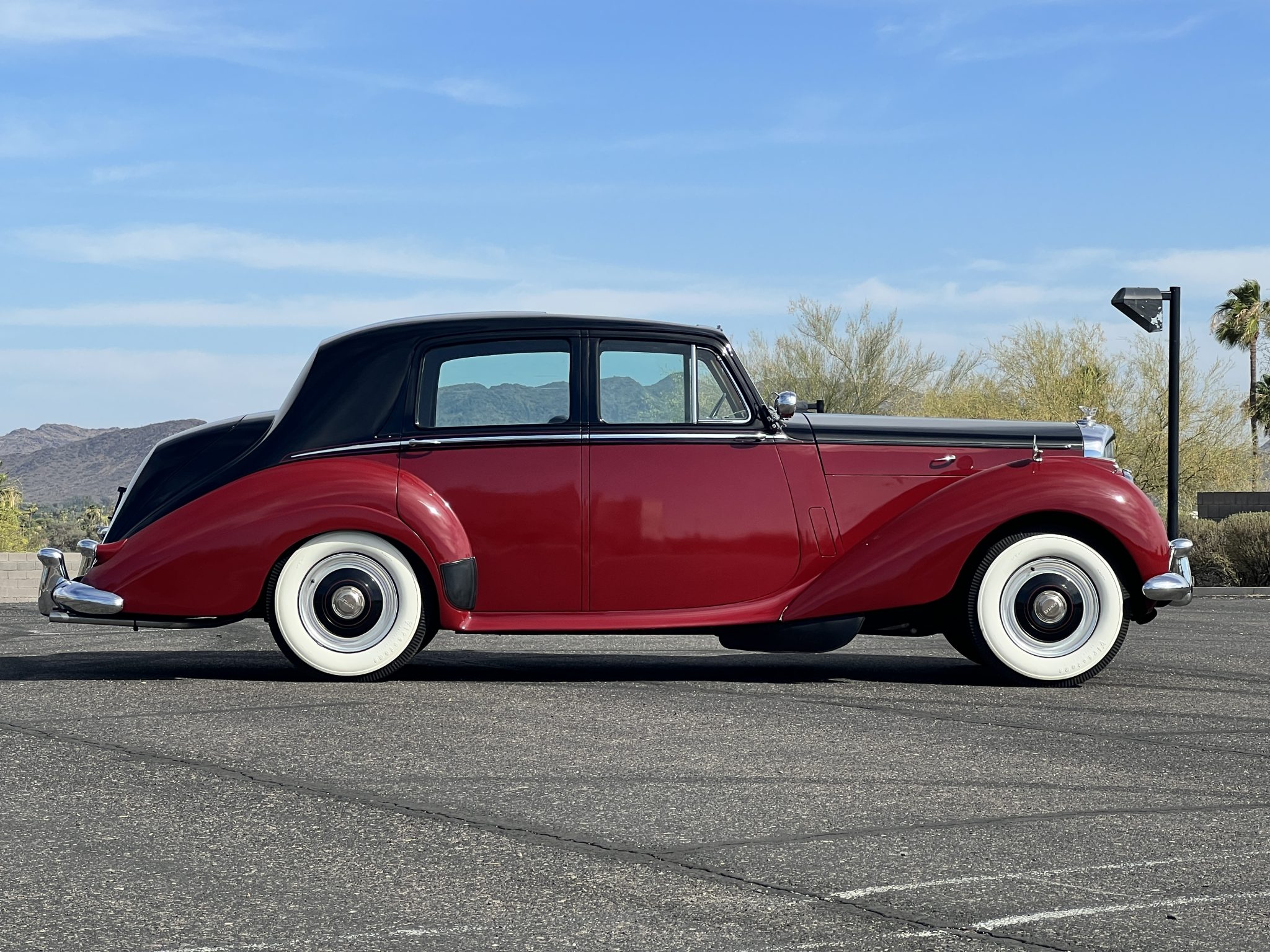 1954 Bentley R-Type Saloon - Classic Promenade