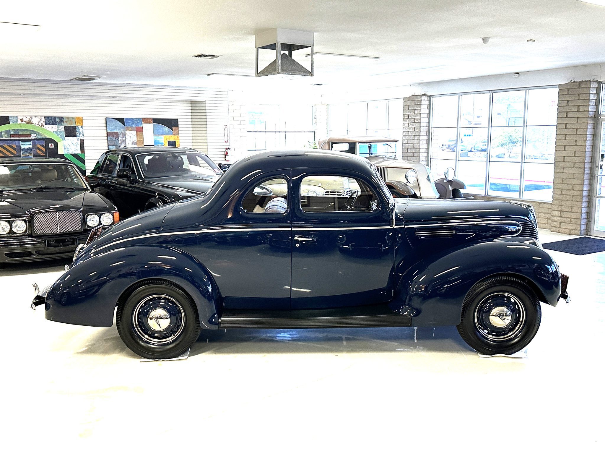 1939 Ford Coupe - Classic Promenade