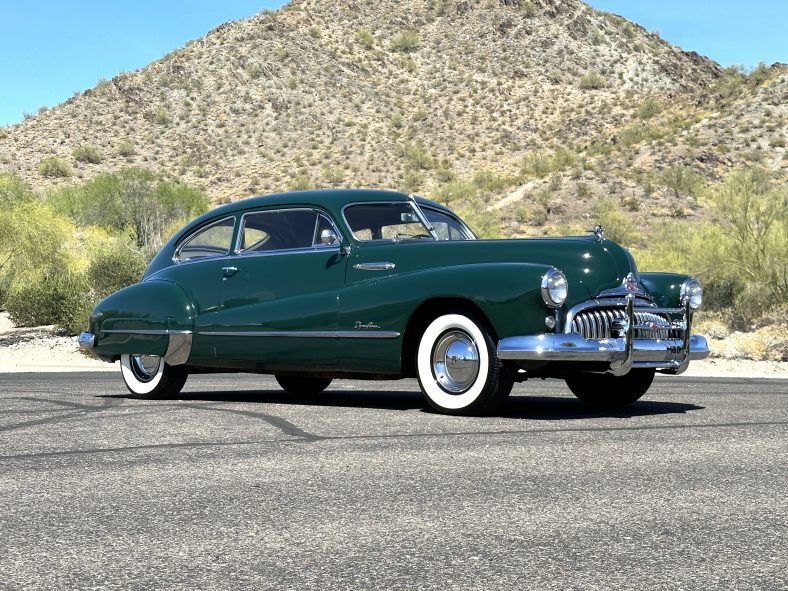 1948 Buick Roadmaster Series 70 Sedanet - Classic Promenade