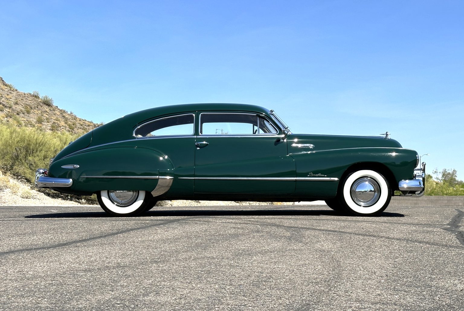 1948 Buick Roadmaster Series 70 Sedanet - Classic Promenade